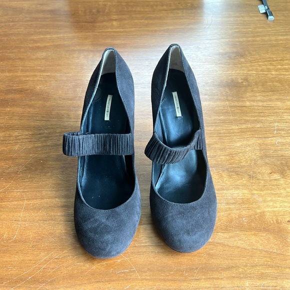 Sz 8 Max Studio Gray Suede Mary Jane Stacked Heel Stilettos, barely worn 4” heel - Picture 3 of 8